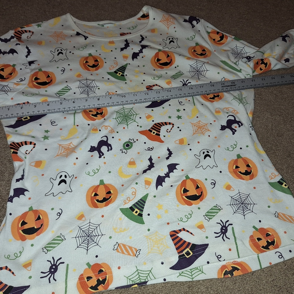 Halloween women's top / size large/ 3/4 sleeves white with Halloween designs - Picture 3 of 7